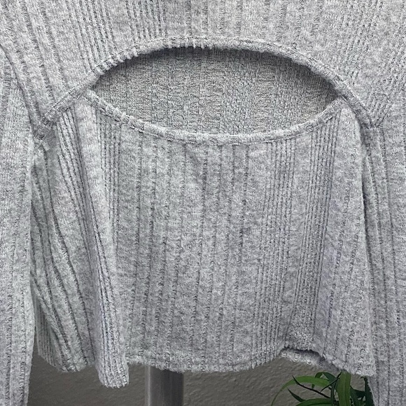 Cut-Out Crop Sweater 💕 - Picture 11 of 12